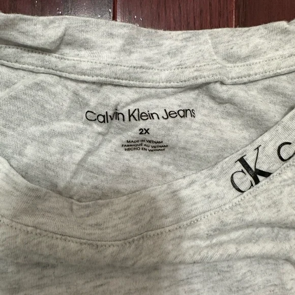 Calvin Klein top - Picture 3 of 3